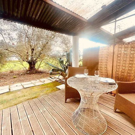 Chez Babou D'artistes Avec Piscine, Parking