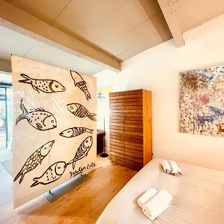 Chez Babou D'artistes Avec Piscine, Parking 아파트 님